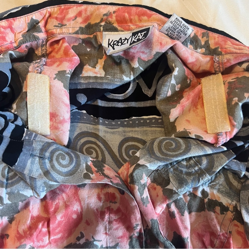 Vintage Krazy Kat Black and Pink Floral Button Down Shirt Size Large - Picture 9 of 12